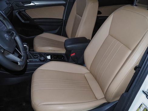 Used 2022 Volkswagen Tiguan SE w/ Panoramic Sunroof Package AWD/4WD image 32