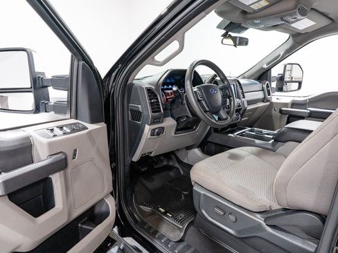 Used 2021 Ford F250 XLT w/ XLT Premium Package AWD/4WD image 15