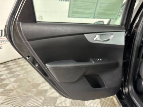 Used 2023 Kia Forte LXS w/ LXS Technology Package FWD image 19