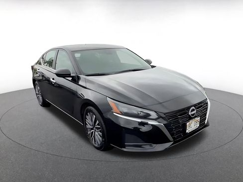 Used 2025 Nissan Altima 2.5 SV image 3