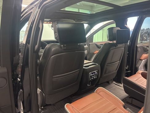 Used 2023 GMC Yukon XL Denali Ultimate w/ LPO, Floor Liner Package image 49