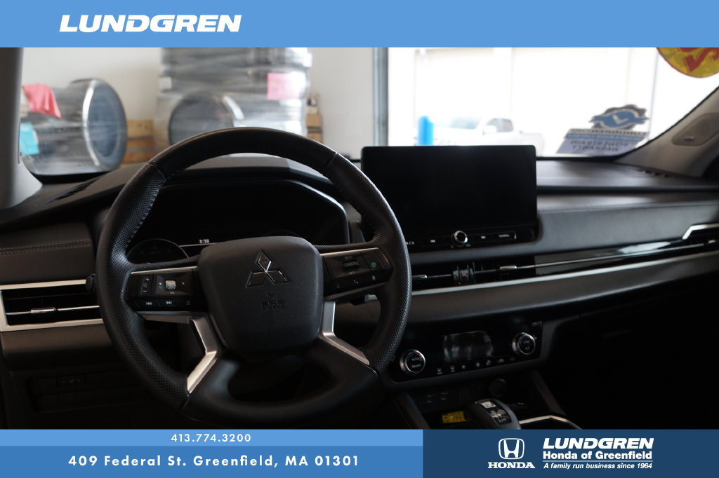Used 2025 Mitsubishi Outlander AWD image 17
