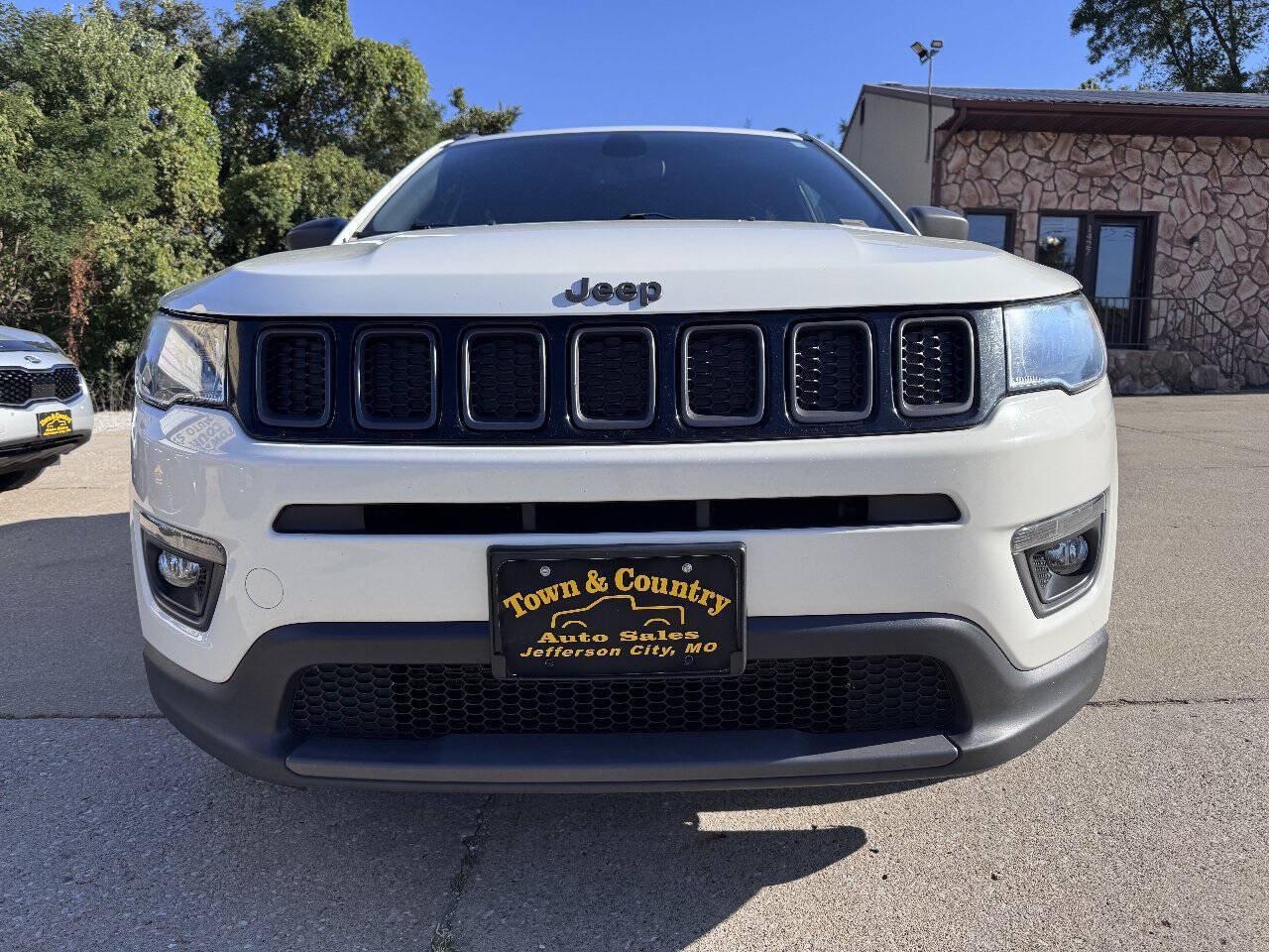 Used 2021 Jeep Compass Latitude AWD/4WD image 2
