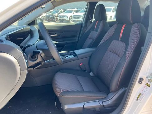 New 2026 Nissan Sentra SR w/ Floor Mat Package FWD image 4