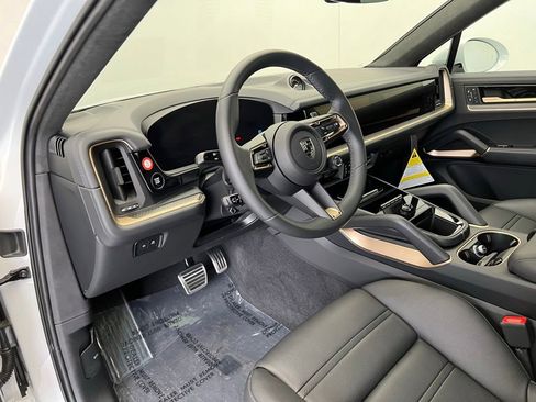 New 2026 Porsche Cayenne Turbo AWD/4WD image 4