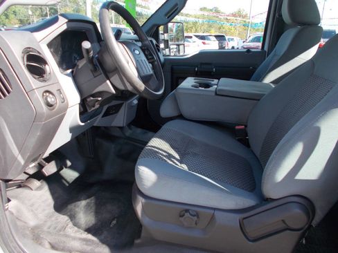 Used 2016 Ford F250 XL w/ Power Equipment Group image 5