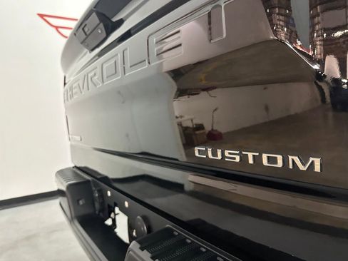 Used 2020 Chevrolet Silverado 1500 Custom w/ Custom Value Package AWD/4WD image 12