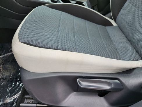 Used 2025 Volkswagen Taos S image 15