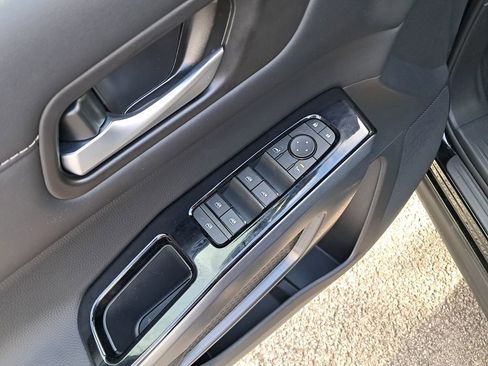 New 2025 Nissan Pathfinder SL w/ SL Premium Package image 12