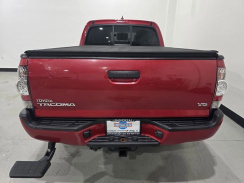 Used 2015 Toyota Tacoma Base image 24