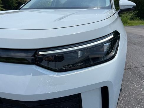 New 2026 Volkswagen Tiguan S FWD image 9