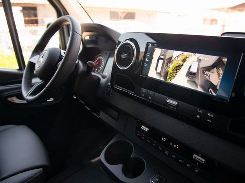 Used 2025 Mercedes-Benz Sprinter 2500 image 29