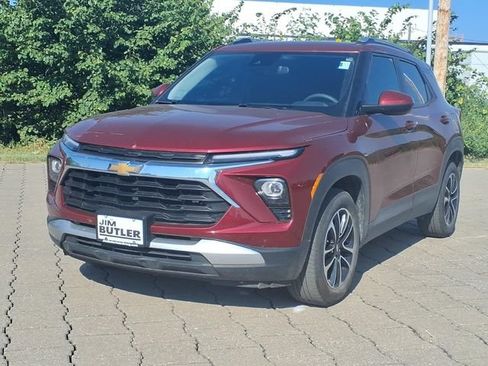 Used 2024 Chevrolet TrailBlazer LT w/ Driver Confidence Package FWD image 3