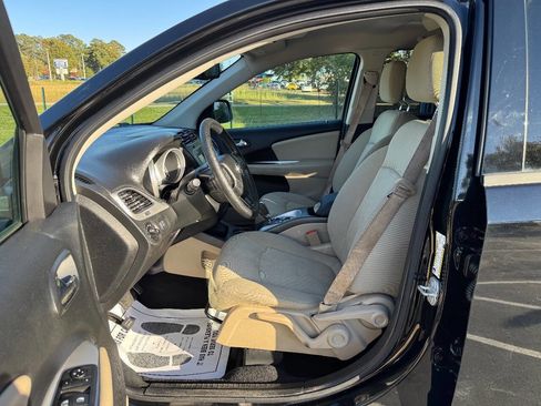 Used 2018 Dodge Journey SXT image 11