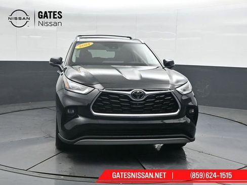 Used 2024 Toyota Highlander Platinum image 5