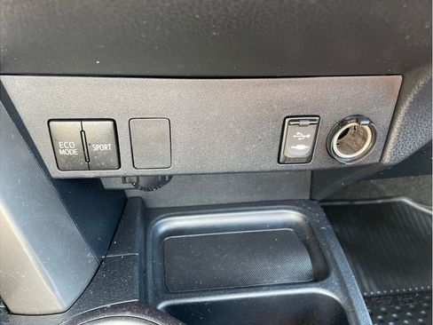 Used 2018 Toyota RAV4 LE w/ All Weather Liner Package AWD/4WD image 20