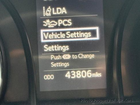 Used 2020 Toyota Camry LE image 11