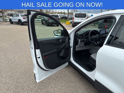 Used 2023 Ford Escape Active w/ Cold Weather Package FWD image 9