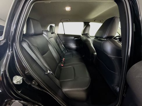 Used 2022 Toyota Corolla Cross XLE AWD/4WD image 27