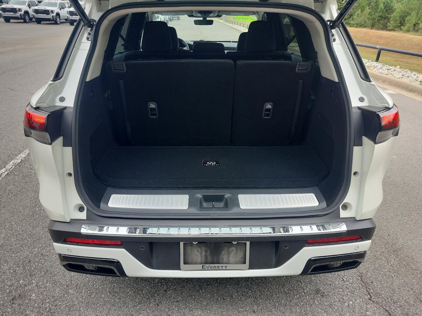 Used 2023 INFINITI QX60 Luxe w/ Cargo Package FWD image 6