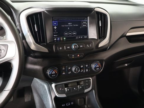 Used 2024 GMC Terrain SLE w/ Driver Convenience Package FWD image 5
