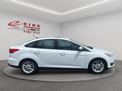 Used 2015 Ford Focus SE FWD image 11