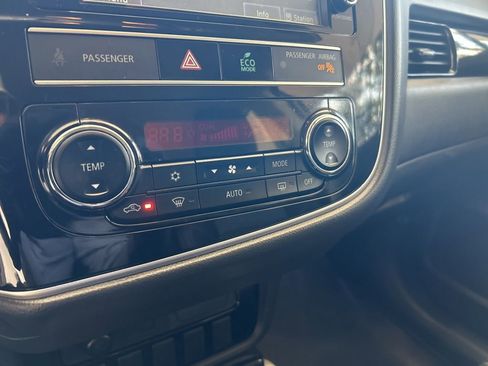 Used 2019 Mitsubishi Outlander ES image 38