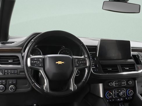 Used 2021 Chevrolet Suburban Premier AWD/4WD image 9