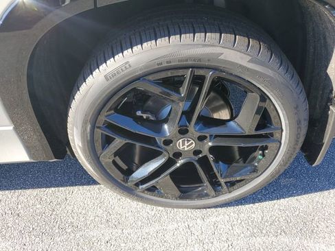 New 2026 Volkswagen Tiguan SE R-Line FWD image 10