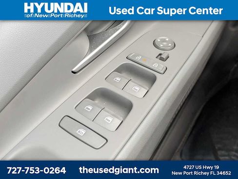 Used 2025 Hyundai Elantra SE FWD image 24