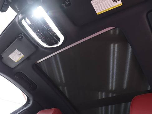 Used 2025 Porsche Macan image 23