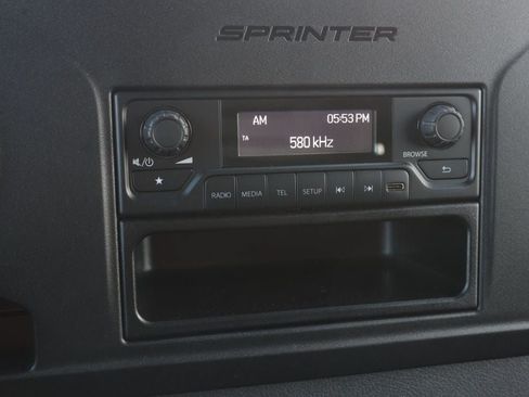 Used 2025 Mercedes-Benz Sprinter 2500 image 18