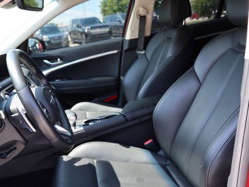 Used 2023 Genesis G70 2.0T image 13