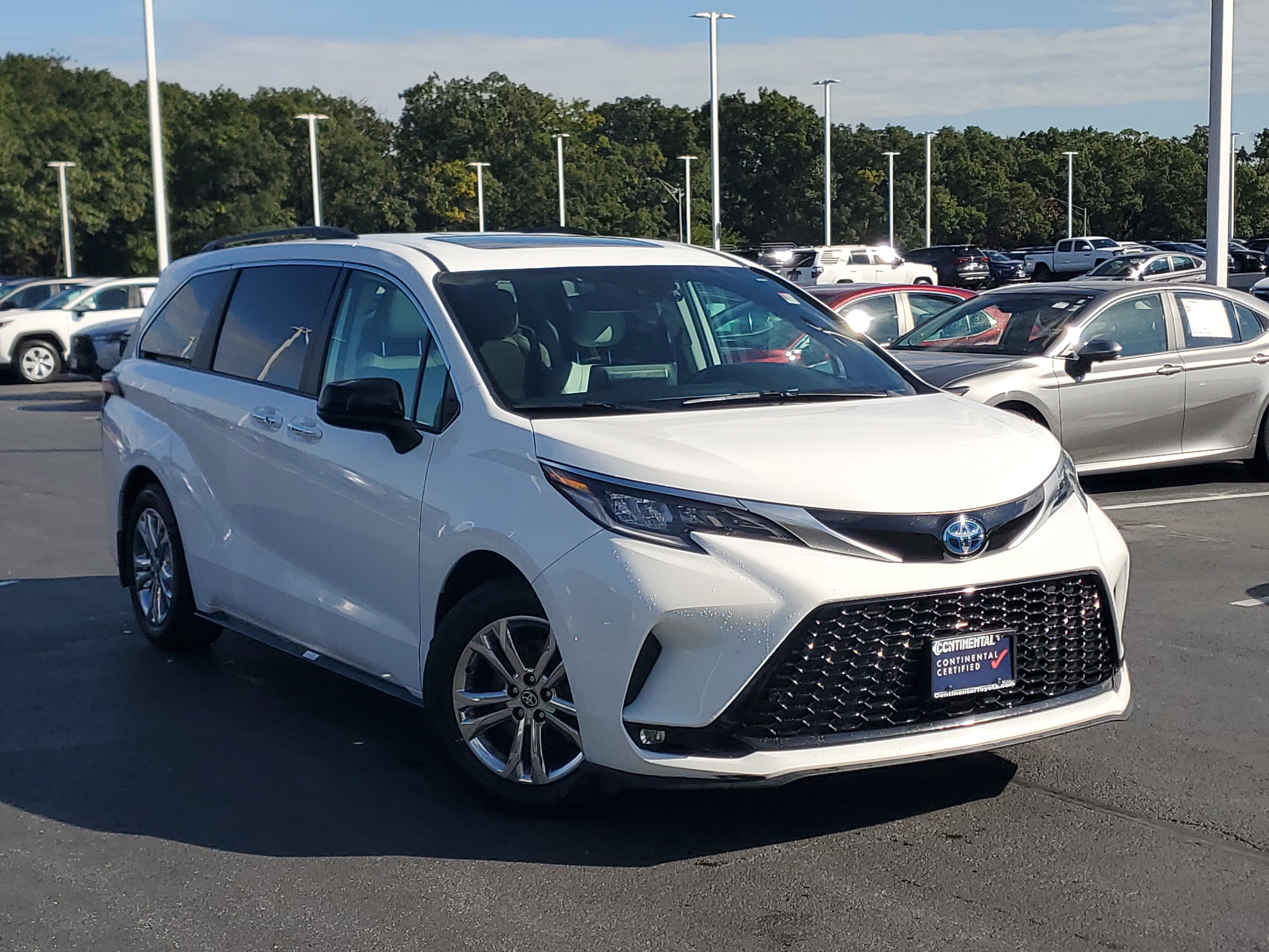 Used 2023 Toyota Sienna XSE AWD/4WD image 36
