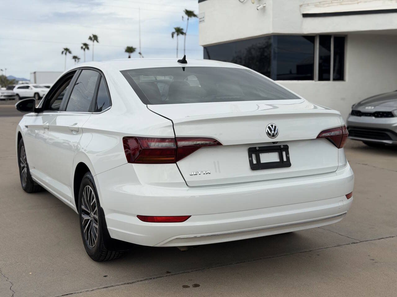 Used 2019 Volkswagen Jetta SEL w/ Cold Weather Package FWD image 9