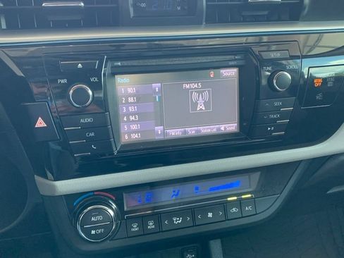 Used 2016 Toyota Corolla LE FWD image 7