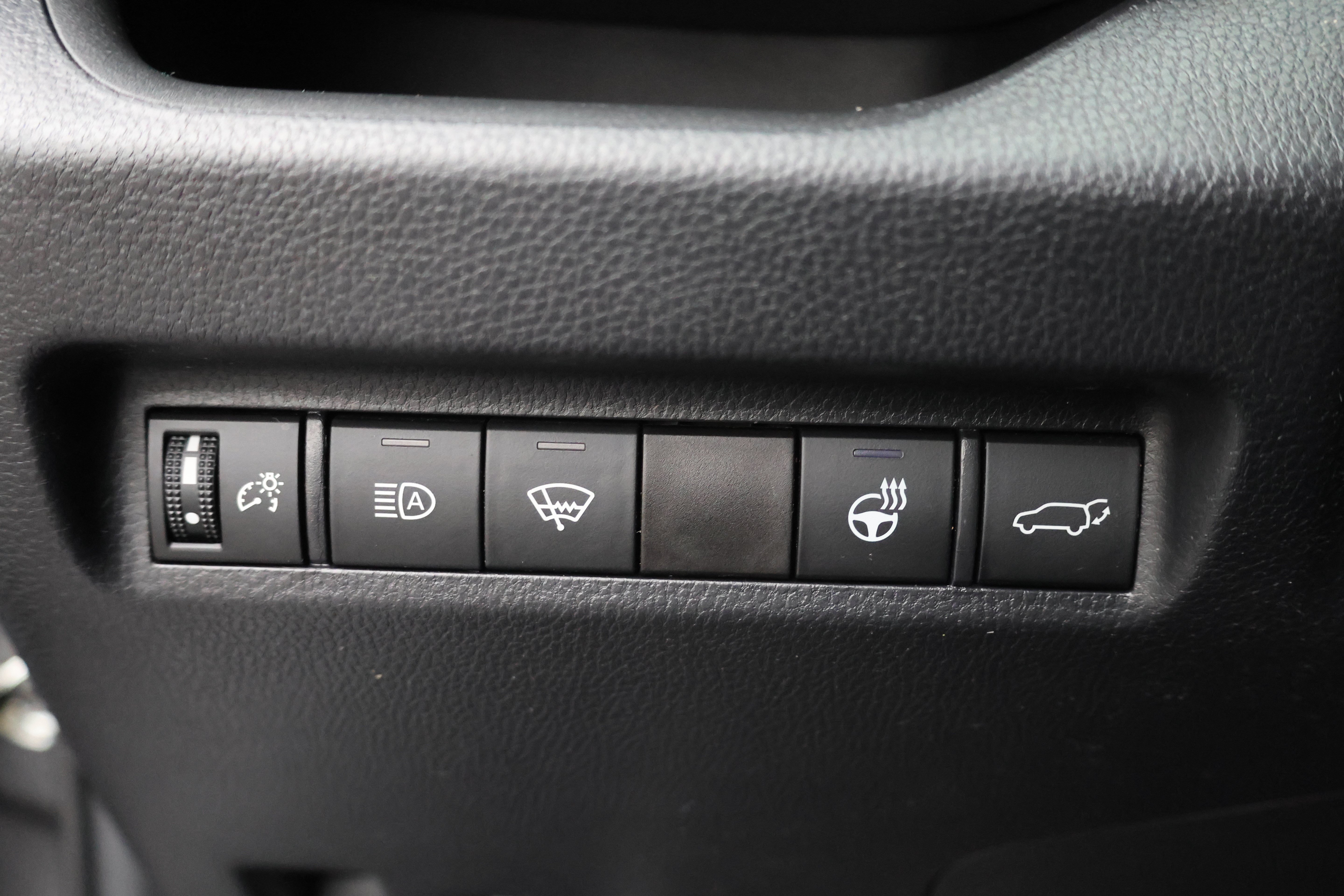 Used 2021 Toyota RAV4 XLE Premium AWD/4WD image 34