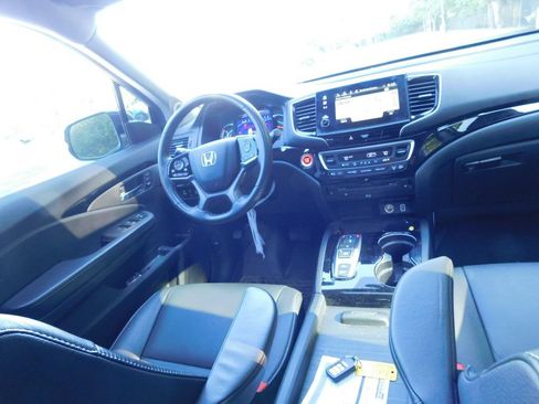 Used 2022 Honda Pilot Touring image 7