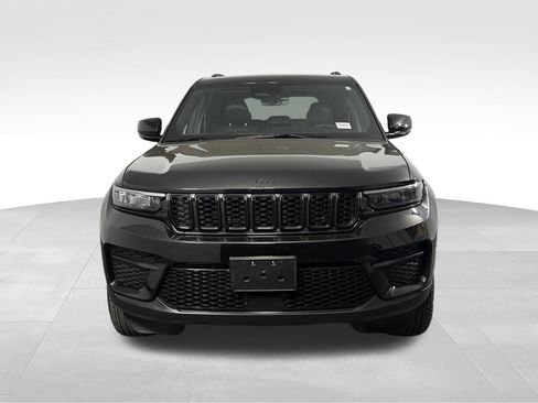 Used 2025 Jeep Grand Cherokee Altitude AWD/4WD image 10