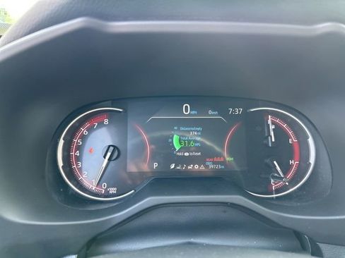 Used 2025 Toyota RAV4 XLE AWD/4WD image 6
