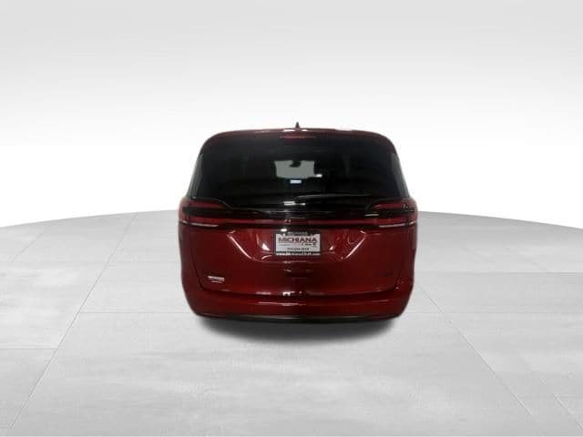 New 2027 Chrysler Pacifica Select AWD/4WD image 7