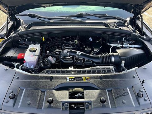 Used 2023 Jeep Grand Cherokee Limited w/ Black Appearance Package image 10