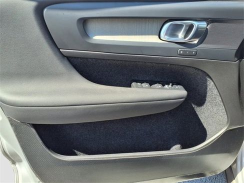 Used 2023 Volvo XC40 B5 Plus w/ Protection Package Premier image 18