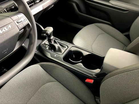 New 2026 Kia K4 LXS image 12