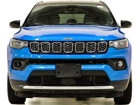Used 2025 Jeep Compass Limited AWD/4WD image 2