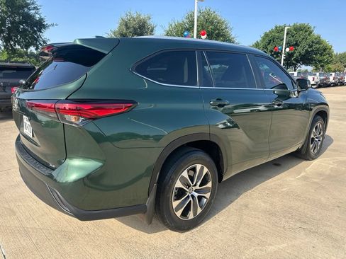Used 2023 Toyota Highlander XLE FWD image 9