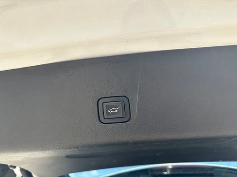 Used 2019 Chevrolet Traverse LT w/ LPO, Floor Liner Package FWD image 25