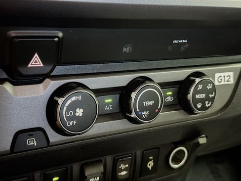 Used 2019 Toyota Tacoma TRD Sport w/ Technology Package image 12