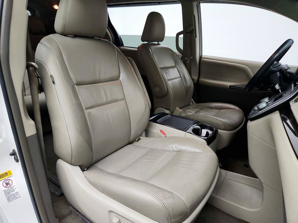 Used 2015 Toyota Sienna XLE FWD image 26