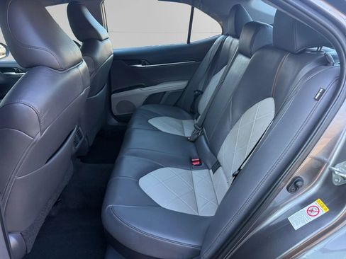 Used 2018 Toyota Camry XLE image 17